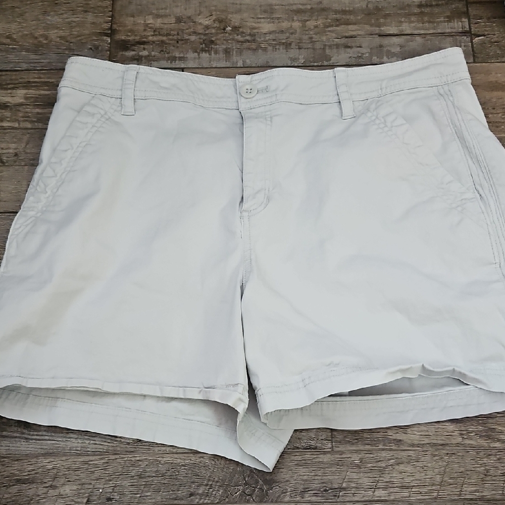 Eddie Bauer Light Gray Flat Front Shorts Womens Size 18